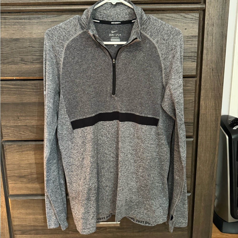 Mens Nike Gray and Black 1/4 Zip Pull-Over Dri-Fit Long Sleeve Shirt - Small